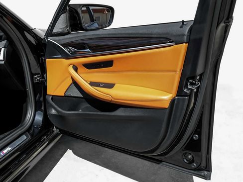 Used 2023 BMW M5 image 42