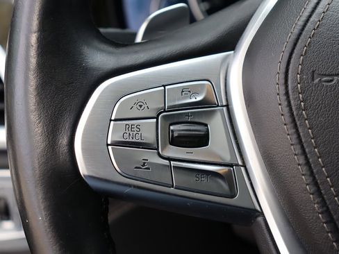 Used 2018 BMW 750i image 16