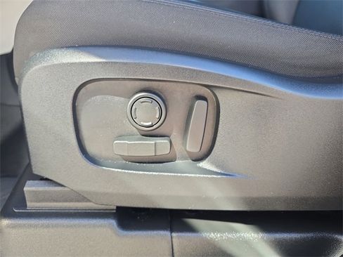 Used 2025 Land Rover Defender 110 S image 16