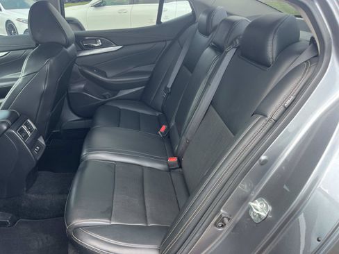 Used 2019 Nissan Maxima 3.5 SL w/ Floor Mat Group FWD image 17