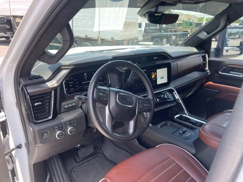 Used 2024 GMC Sierra 3500 Denali Ultimate AWD/4WD image 11
