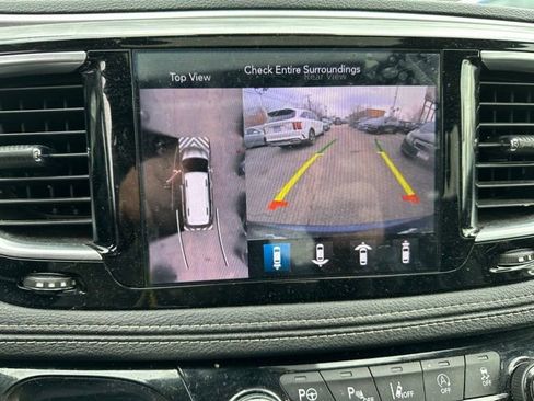 Used 2019 Chrysler Pacifica Limited image 16