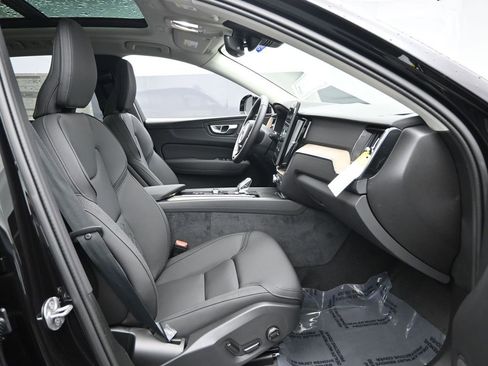 New 2026 Volvo XC60 B5 Plus w/ Protection Package Premier AWD/4WD image 28