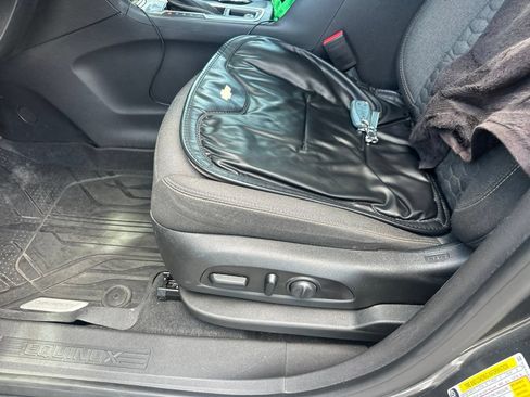 Used 2020 Chevrolet Equinox LT w/ Driver Convenience Package FWD image 6