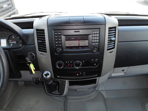 Used 2014 Freightliner Sprinter 2500 RWD image 26