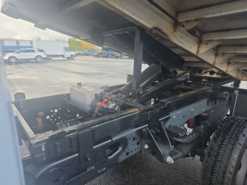 New 2025 Ford F550 XL image 32