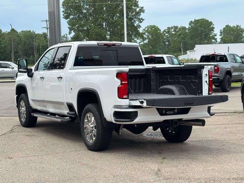 New 2026 Chevrolet Silverado 2500 High Country w/ High Country Premium Package AWD/4WD image 4