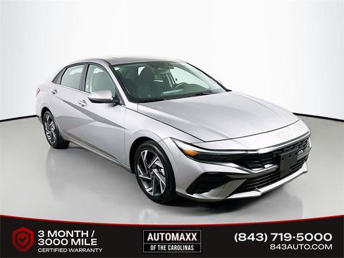 Used 2025 Hyundai Elantra SEL FWD image 1