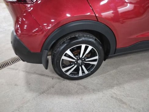 Used 2020 Nissan Kicks SV image 9