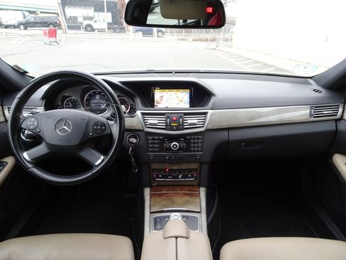 Used 2010 Mercedes-Benz E 350 4MATIC Sedan image 14