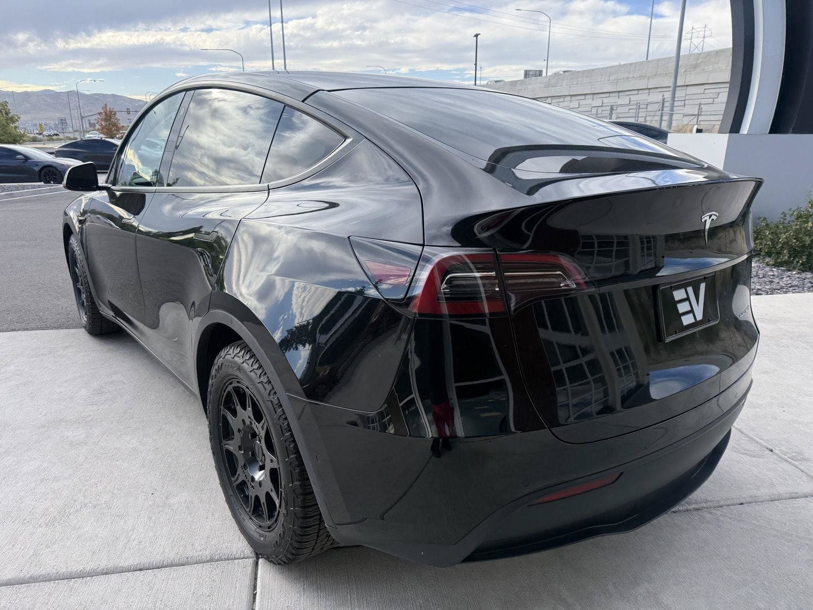 Used 2022 Tesla Model Y Long Range AWD/4WD image 6