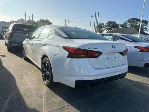 New 2025 Nissan Altima 2.5 SR image 2