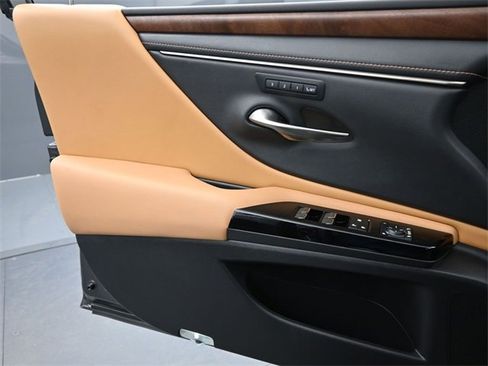 Certified 2022 Lexus ES 350 w/ Premium Package image 20