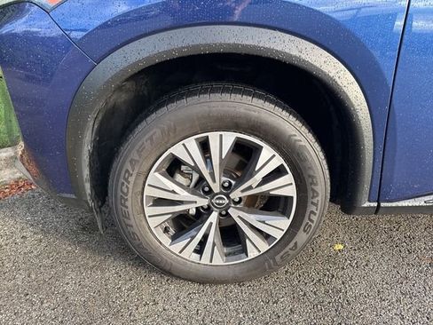 Used 2023 Nissan Rogue SV image 9