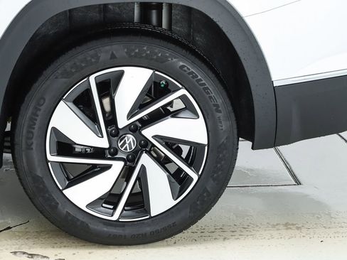 New 2026 Volkswagen Atlas SEL image 6