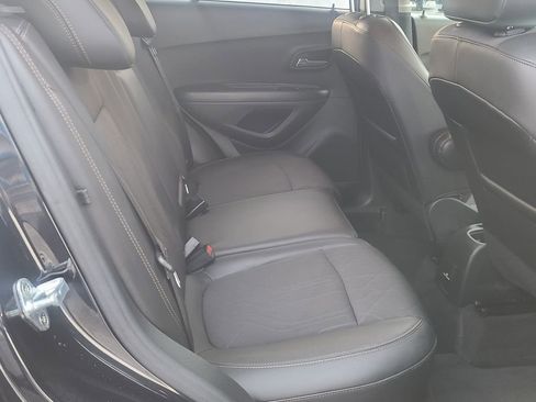 Used 2022 Chevrolet Trax LT w/ LT Convenience Package image 22