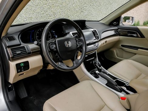 Used 2017 Honda Accord EX-L image 3