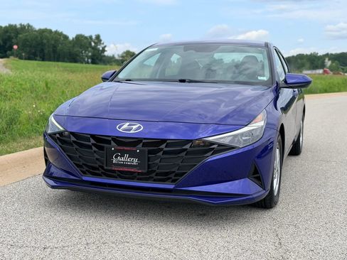 Used 2021 Hyundai Elantra SE FWD image 8