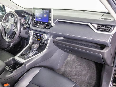 Used 2022 Toyota RAV4 XLE Premium image 46