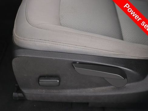 Used 2019 Chevrolet Colorado W/T AWD/4WD image 18