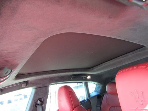 Used 2022 Maserati Levante Trofeo image 13