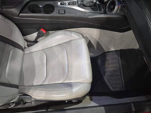 Used 2019 Chevrolet Camaro LT w/ RS Package image 10