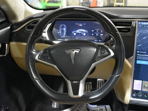 Used 2013 Tesla Model S Performance image 15