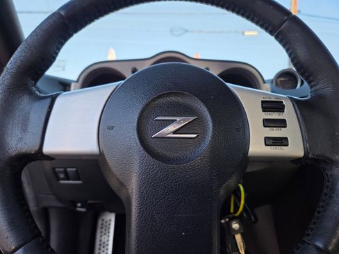 Used 2004 Nissan 350Z Enthusiast image 10