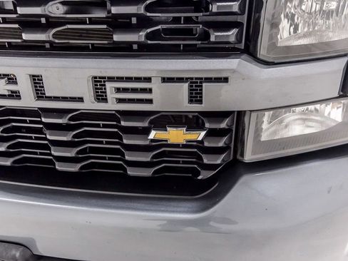 Used 2019 Chevrolet Silverado 1500 Custom w/ Infotainment Package RWD image 10