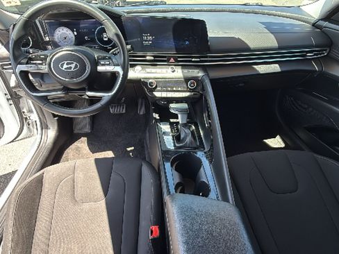 Used 2025 Hyundai Elantra SEL FWD image 15