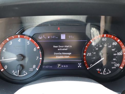 Used 2024 Nissan Titan PRO-4X w/ Pro-4x Convenience Package AWD/4WD image 10