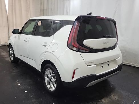 Used 2024 Kia Soul LX w/ Option Group 015 FWD image 3