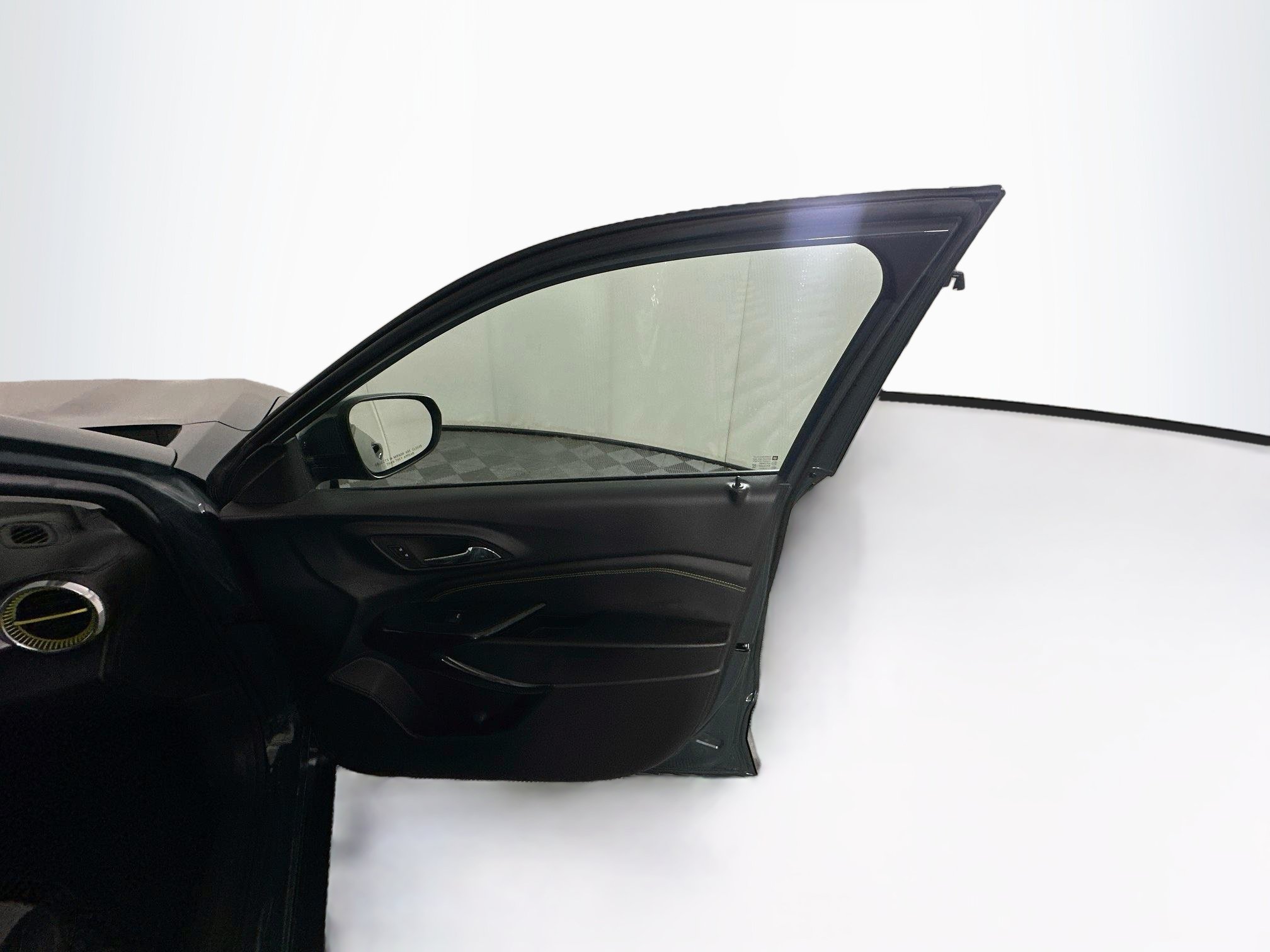 Used 2025 Chevrolet Trax LT FWD image 31