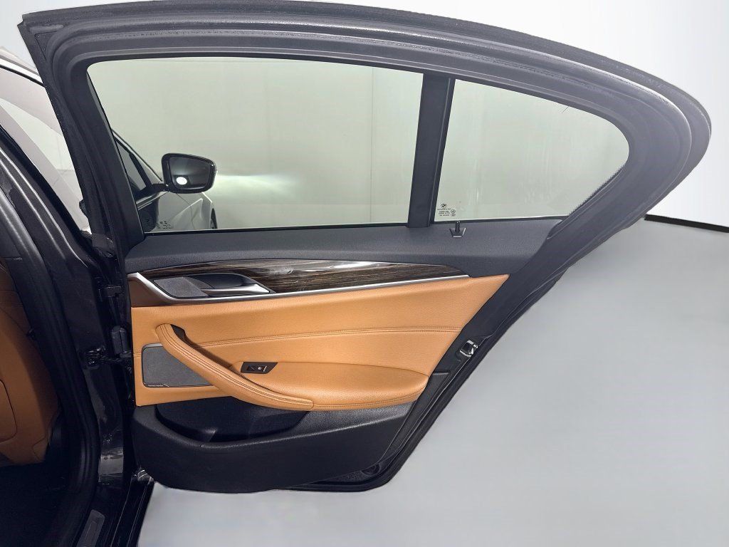 Used 2021 BMW 530i w/ Premium Package RWD image 27