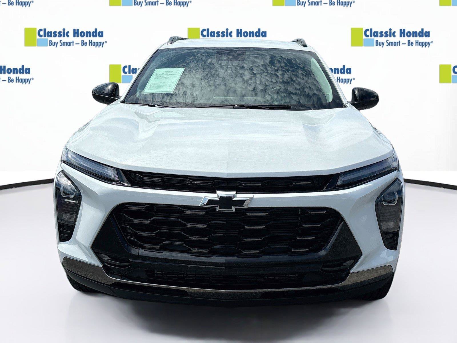 Used 2025 Chevrolet Trax ACTIV FWD image 2