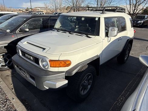 Used 2012 Toyota FJ Cruiser 4WD w/ Upgrade Pkg image 2