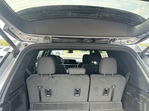 Used 2024 Chevrolet Traverse LT image 40