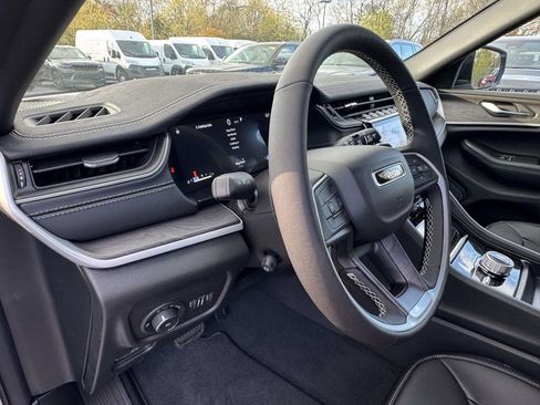 New 2025 Jeep Grand Cherokee Limited w/ Luxury Tech Group II AWD/4WD image 3