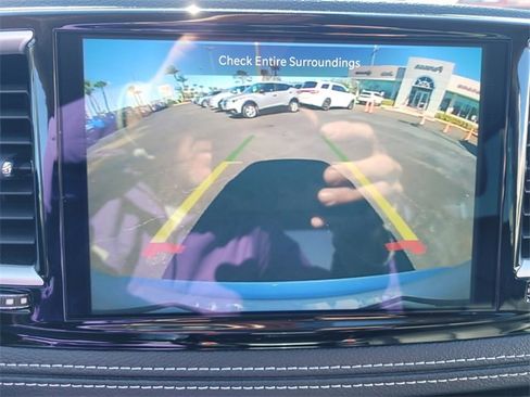 Certified 2024 Chrysler Pacifica Touring-L image 25