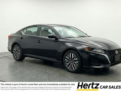 Used 2025 Nissan Altima 2.5 SV FWD image 1