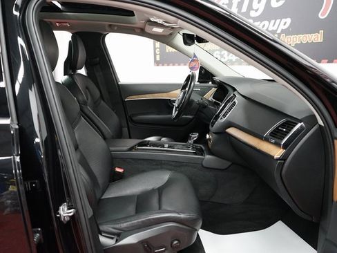 Used 2022 Volvo XC90 T6 Momentum image 41