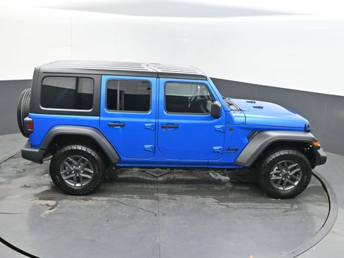 Used 2025 Jeep Wrangler Sport S image 38