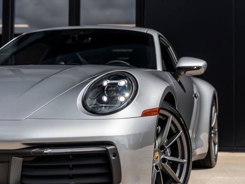 Certified 2024 Porsche 911 Carrera 4 AWD/4WD image 17