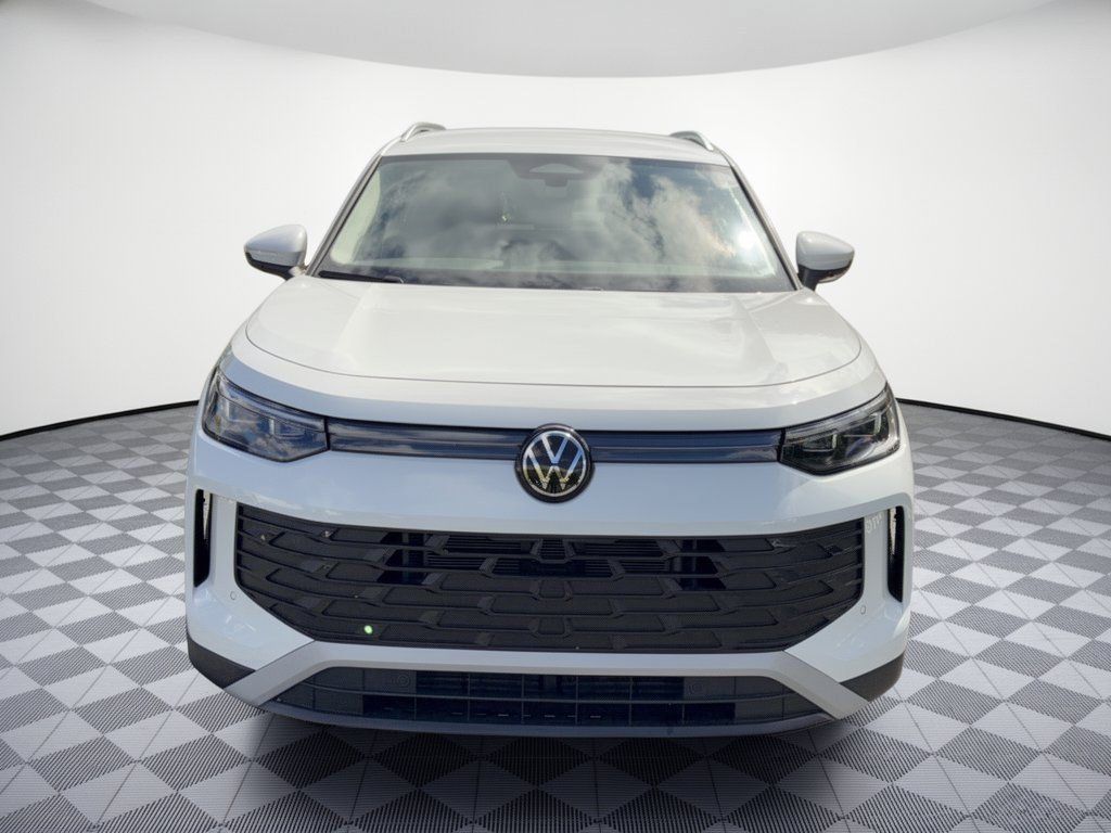 Used 2025 Volkswagen Tiguan SE FWD image 6
