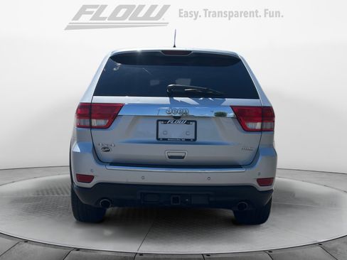 Used 2013 Jeep Grand Cherokee Overland w/ Advance Technology Group AWD/4WD image 8