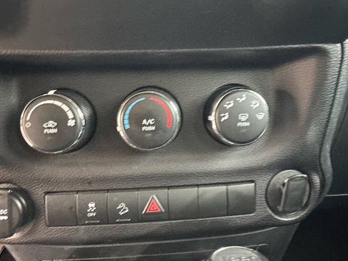 Used 2018 Jeep Wrangler Sport AWD/4WD image 36