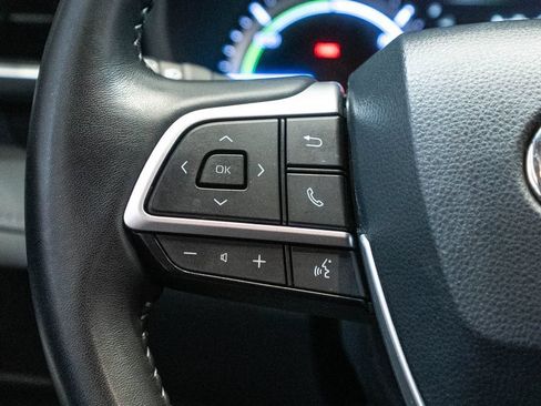 Used 2023 Toyota Highlander LE AWD/4WD image 18