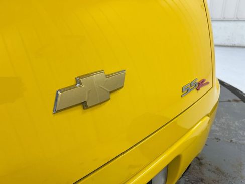 Used 2004 Chevrolet SSR w/ Preferred Equipment Group image 22