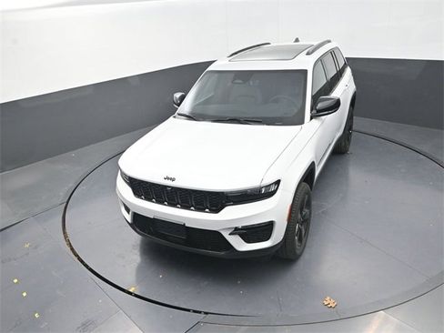 New 2025 Jeep Grand Cherokee Limited image 11