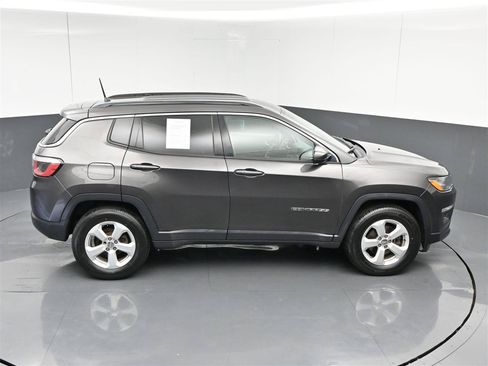 Used 2017 Jeep Compass Latitude w/ Safe & Security Group AWD/4WD image 24